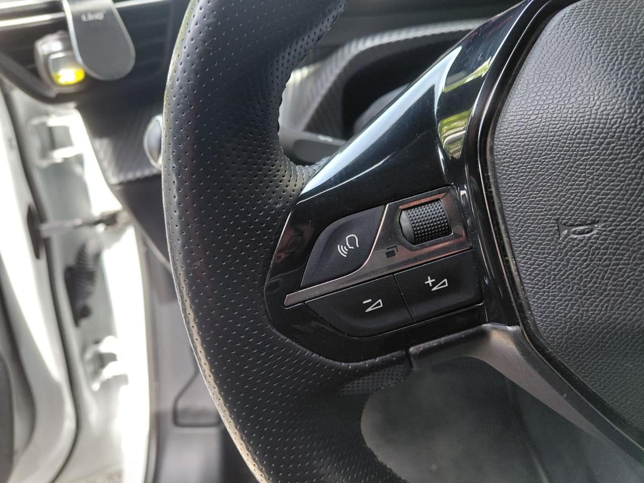 Peugeot 208 GT Line 1.5 Blue HDI 100 #11011