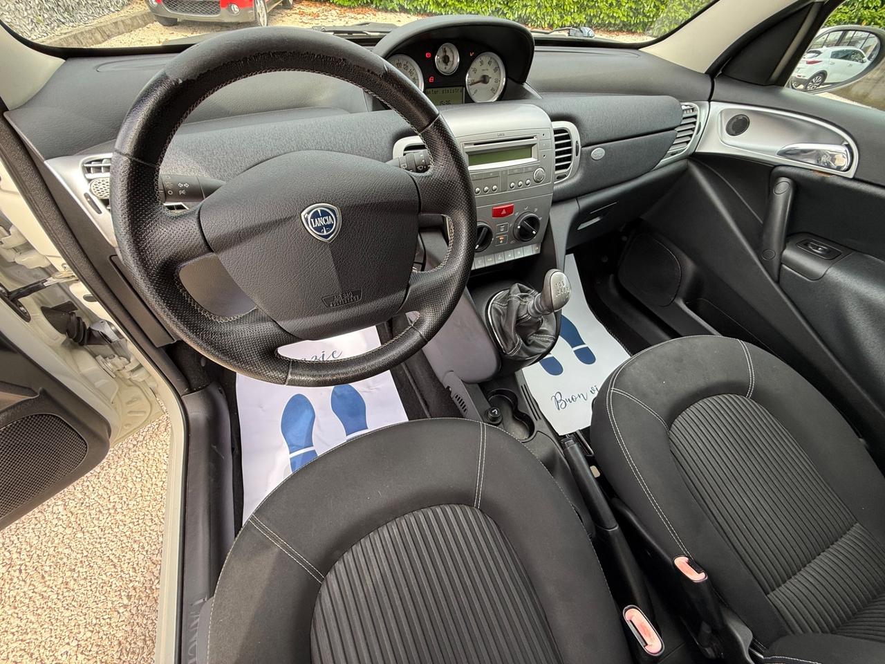 Lancia Ypsilon 1.4 16V MomoDesign