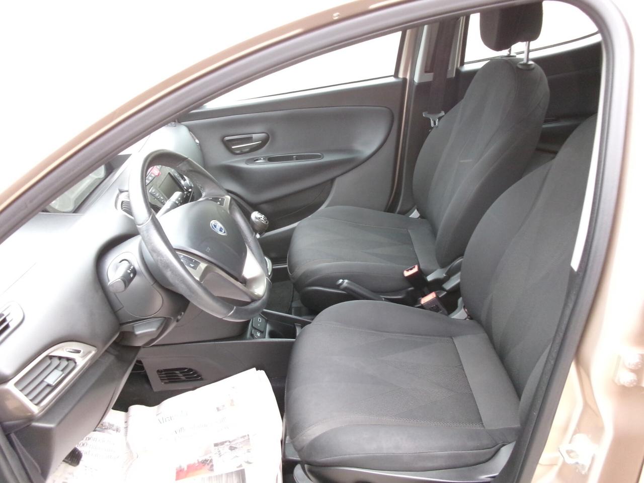 Lancia Ypsilon 1.0 FireFly 5 porte S&S Hybrid Ecochic Gold