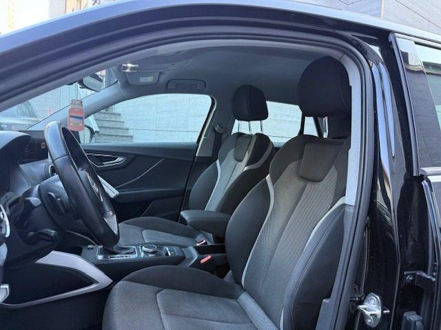 AUDI Q2 35 TFSI S tronic Identity Black