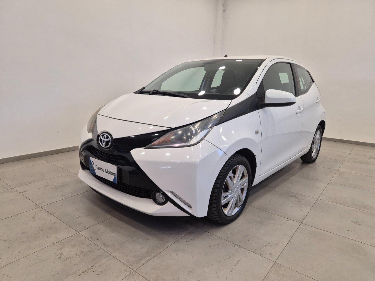 Toyota Aygo 5p 1.0 x-play aut. - NEOPATENTATI - Cam - Navi