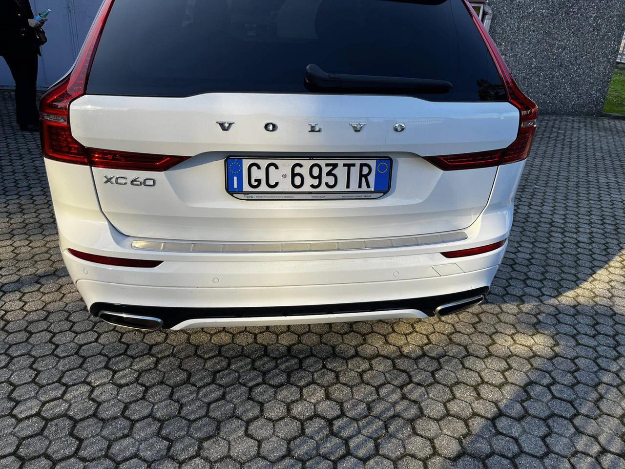 Volvo XC 60 2.0 197CV AWD R-DESIGN HYBRID/DIESEL **PREZZO VERO