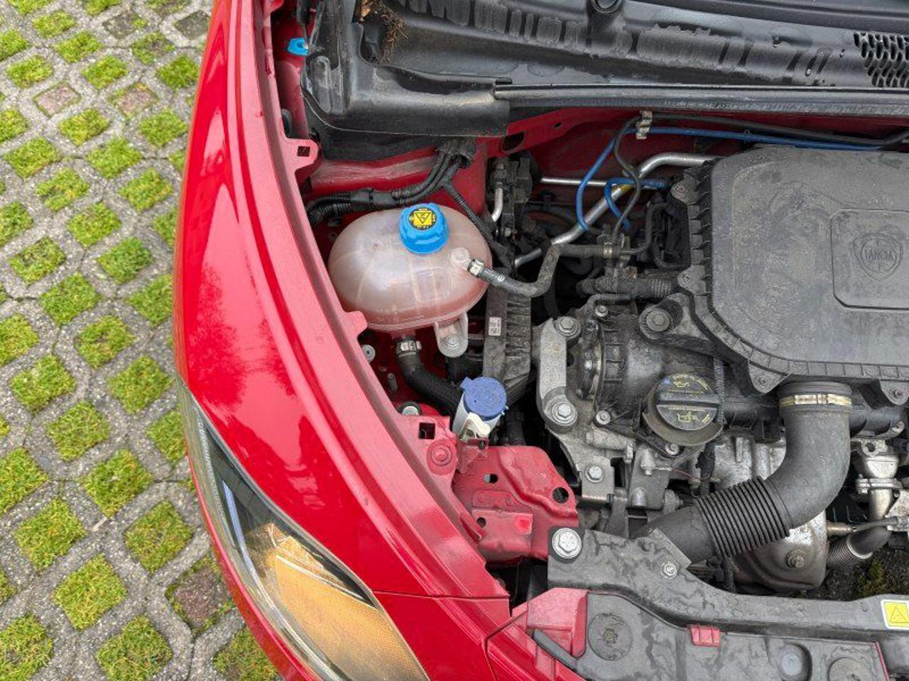 Lancia Ypsilon 1.0 FireFly 5 porte S&S Hybrid Ecochic Silver