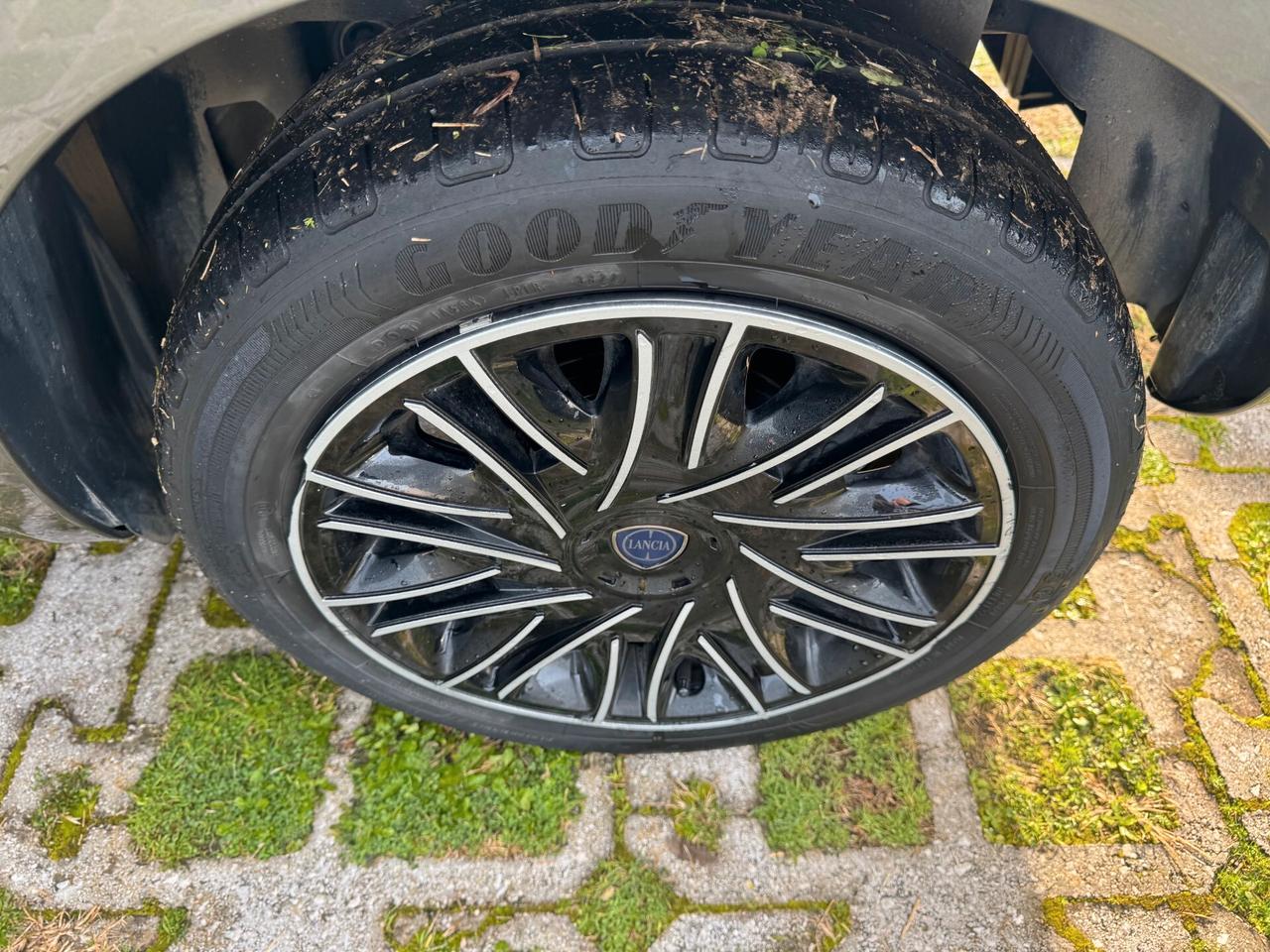 Lancia Ypsilon 1.0 FireFly 5 porte S&S Hybrid Ecochic Gold