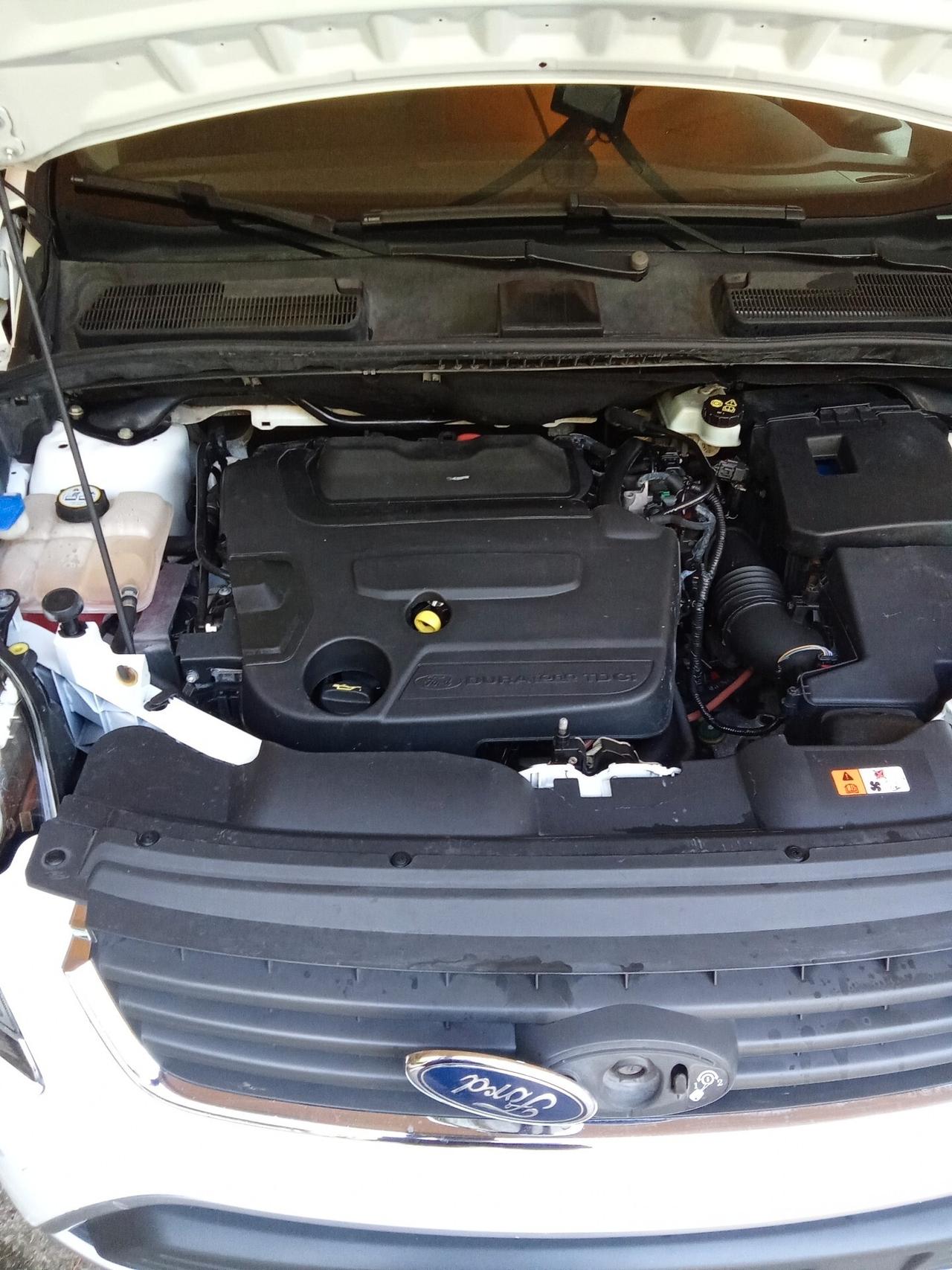Ford Kuga 2.0 TDCi 140 CV 012