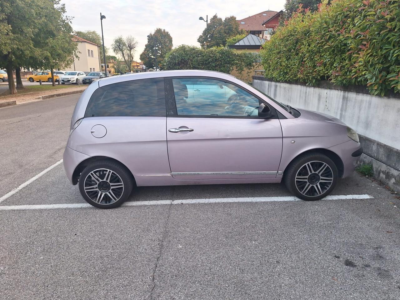 Lancia Ypsilon 1.3 MJT 75 CV Unyca
