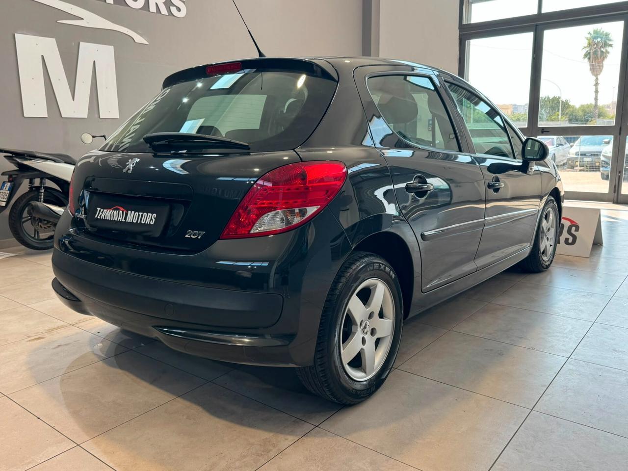 Peugeot 207 1.4 HDi 70CV 5p. Allure