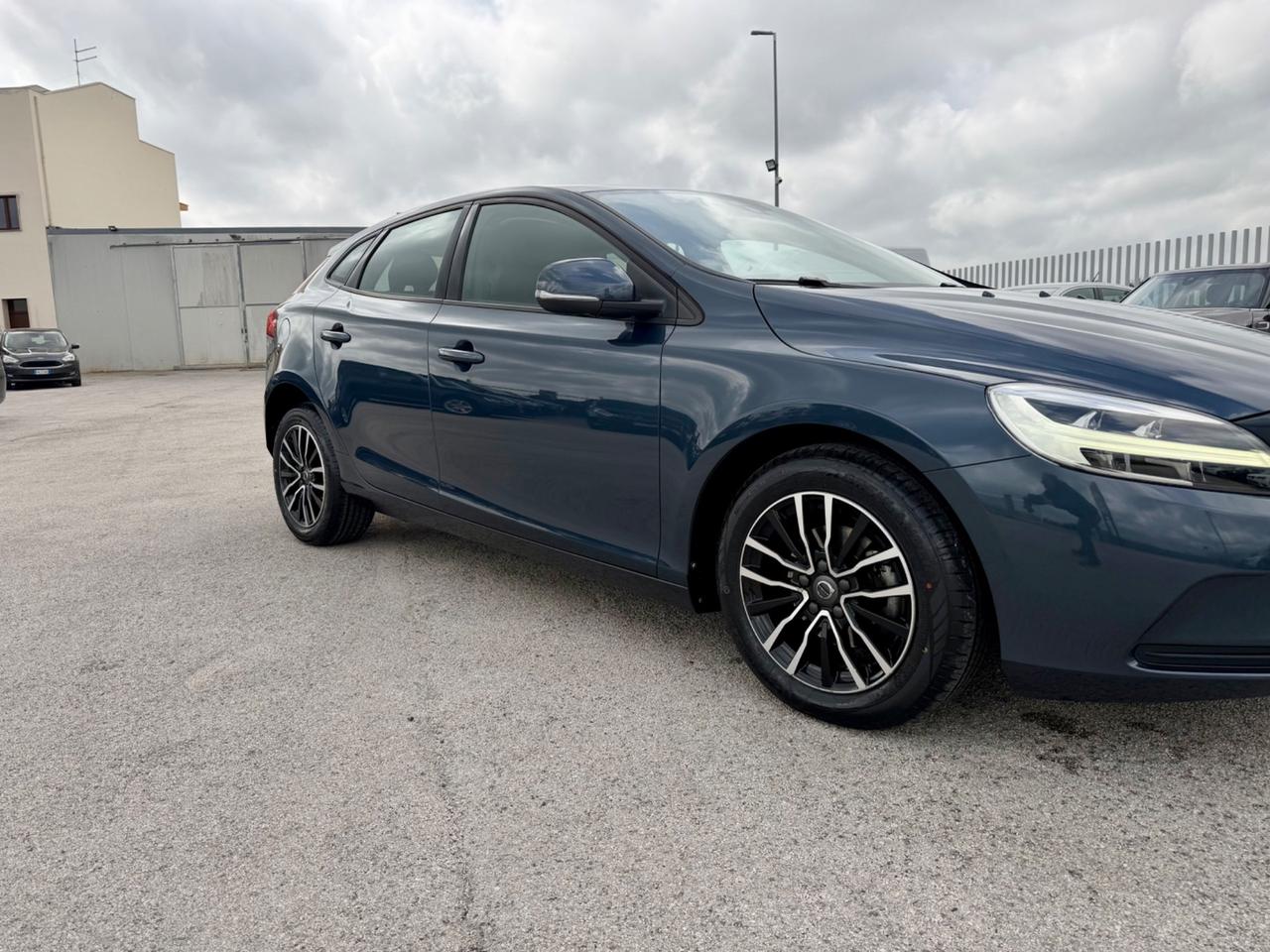 VOLVO V40 2.0D D2 120CV MANUALE FULL LED MY17