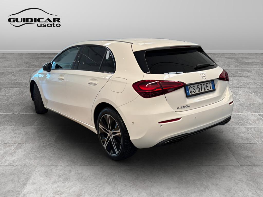 Mercedes-Benz Classe A - W177 2023 - A 250 e phev Progressive Advanced auto