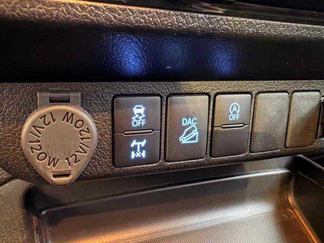 TOYOTA Hilux 4ª serie - 2.4 D-4D A/T 4WD 4 porte Double Cab