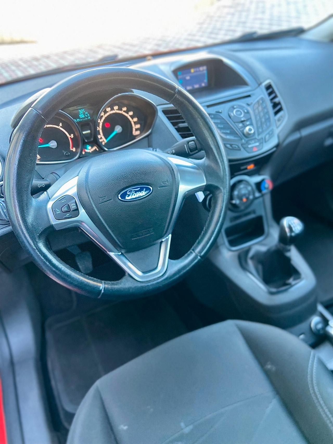 Ford Fiesta 1.5 tdci 75cv (55kw) 5p. Titanium