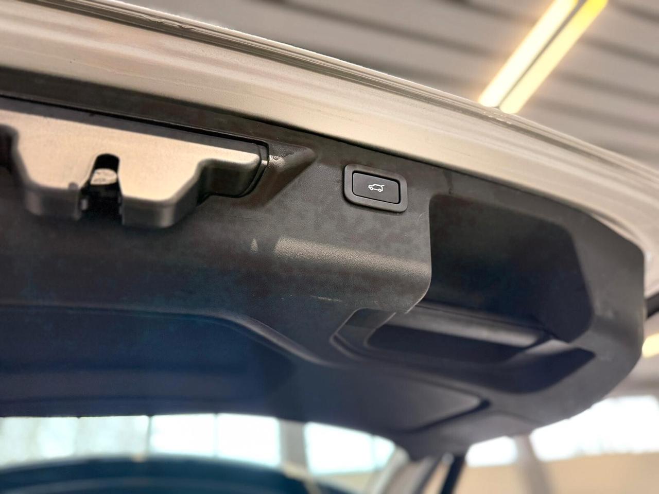 Land Rover Discovery Sport 2.0 TD4 180 CV HSE