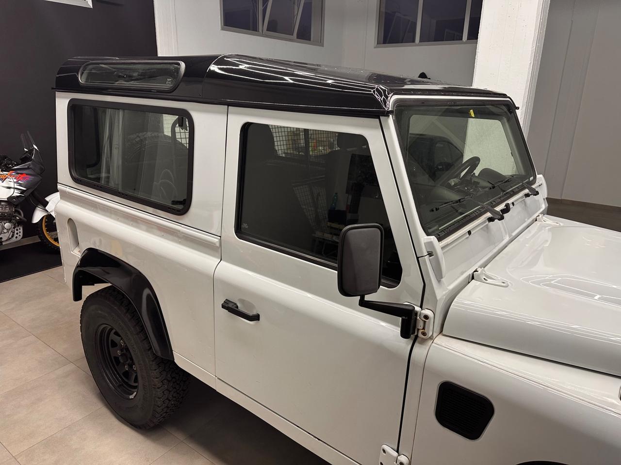 Land Rover Defender 90 2.2 TD4 Station Wagon E N1