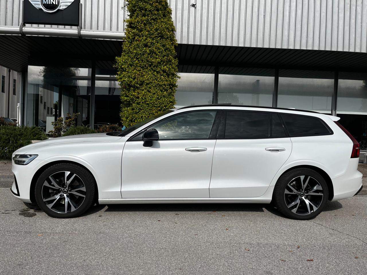 Volvo V60 B4 (d) automatico Plus Dark