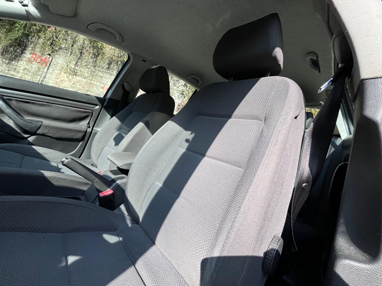 Volkswagen Golf 1.6 16V FSI 5p. Sportline