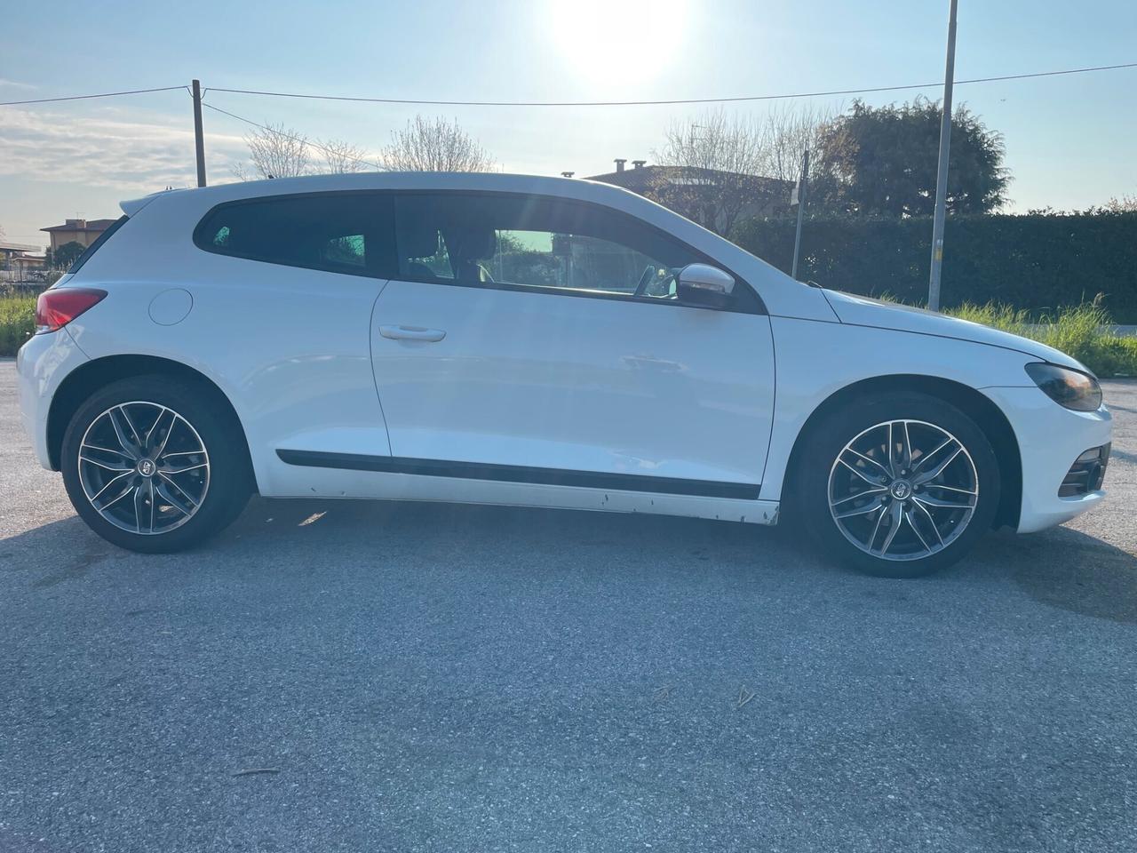 Volkswagen Scirocco 2.0 TDI 140CV DPF DSG