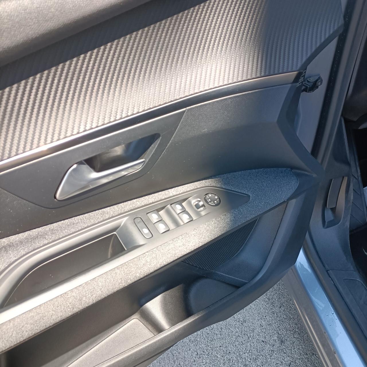 Peugeot 3008 BlueHDi 130 S&S EAT8 Business