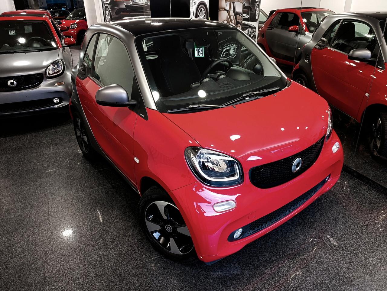 Smart ForTwo 70 1.0 twinamic Passion Grey opaco e Rosso