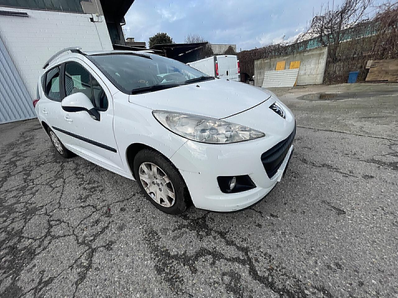 Peugeot 207 1.6 8V HDi 93CV SW Ciel Allure