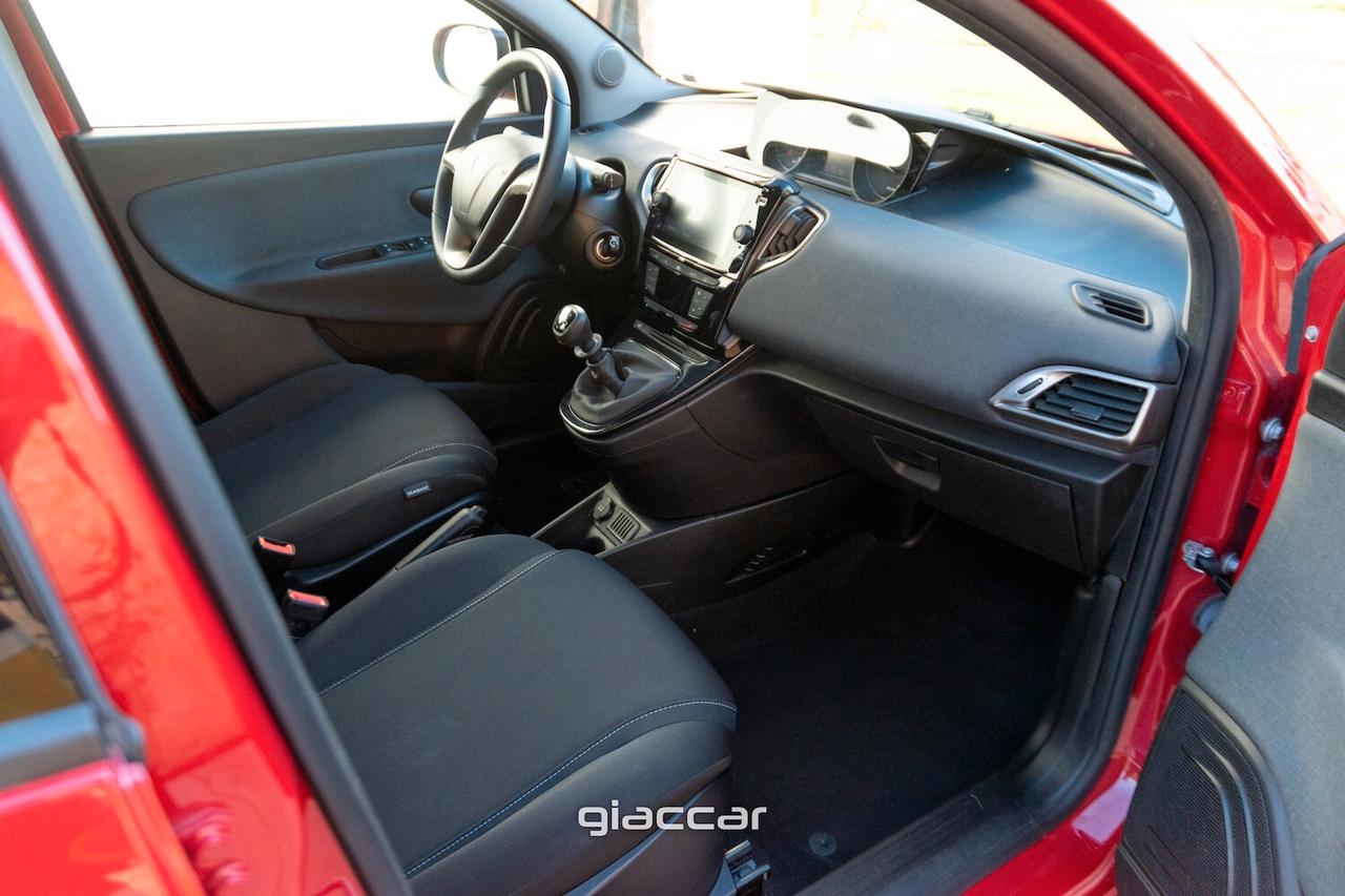 Lancia Ypsilon 1.0 FireFly 5 porte S&S Hybrid Gold