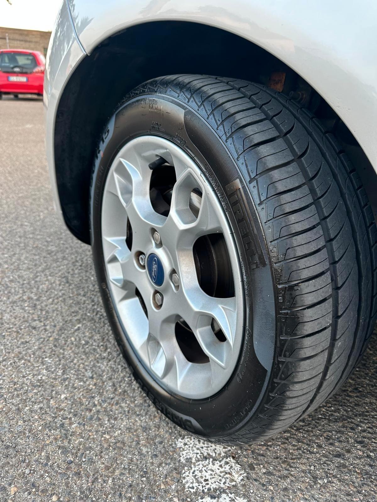 Ford Fiesta 1.4 TDCi 70CV 5 porte Titanium