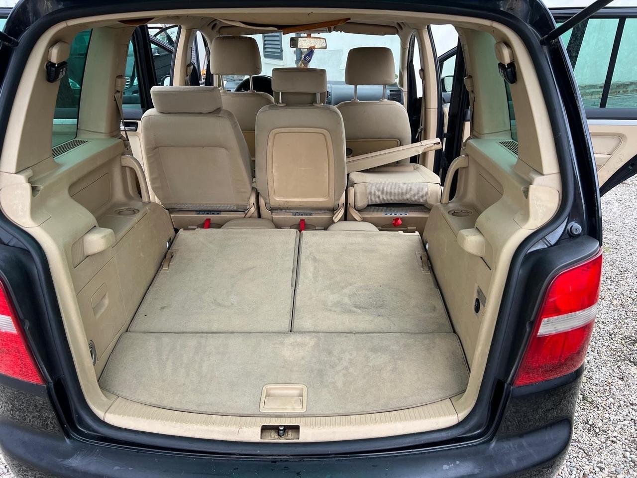 Volkswagen Touran 1.6 16V FSI Highline