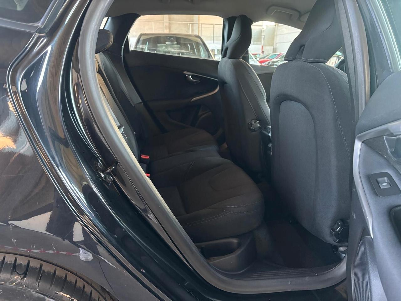 Volvo V40 D2 1.6 Summum