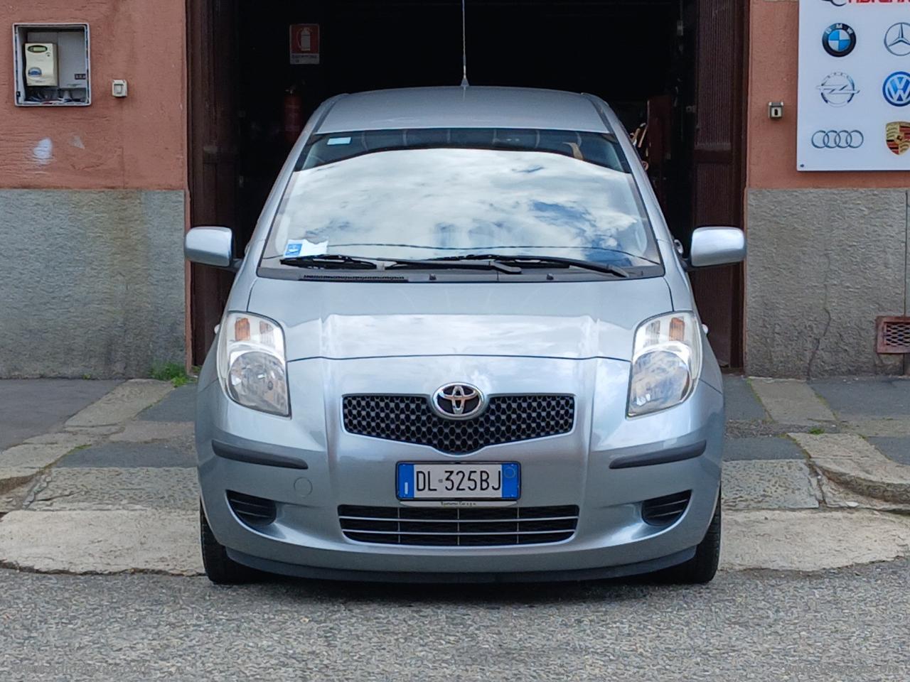 TOYOTA Yaris 1.0 3p.