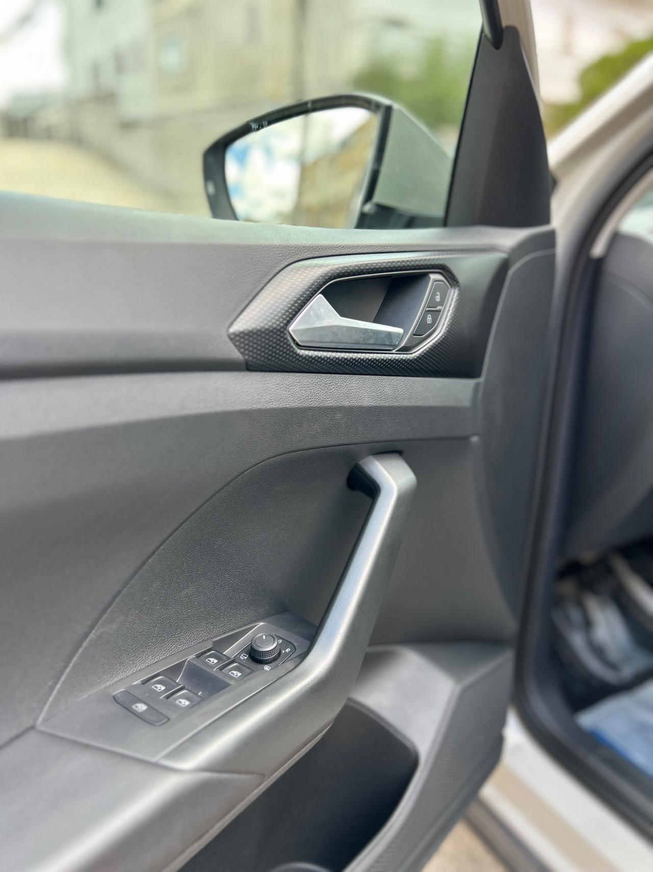 Volkswagen T-Cross 1.0 TSI-2024