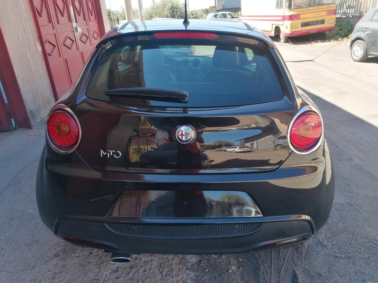 Alfa Romeo MiTo 1.6 JTDm-2 S&S Distinctive Sport Pack