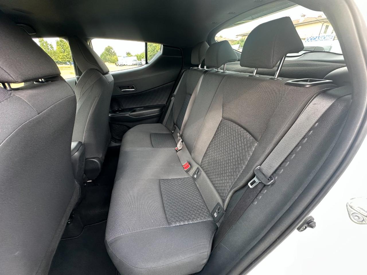 Toyota C-HR 1.8h Business e-cvt