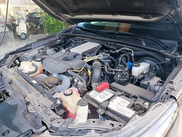 TOYOTA Hilux 2.8 D A/T 4WD 4 porte Double Cab Invincible