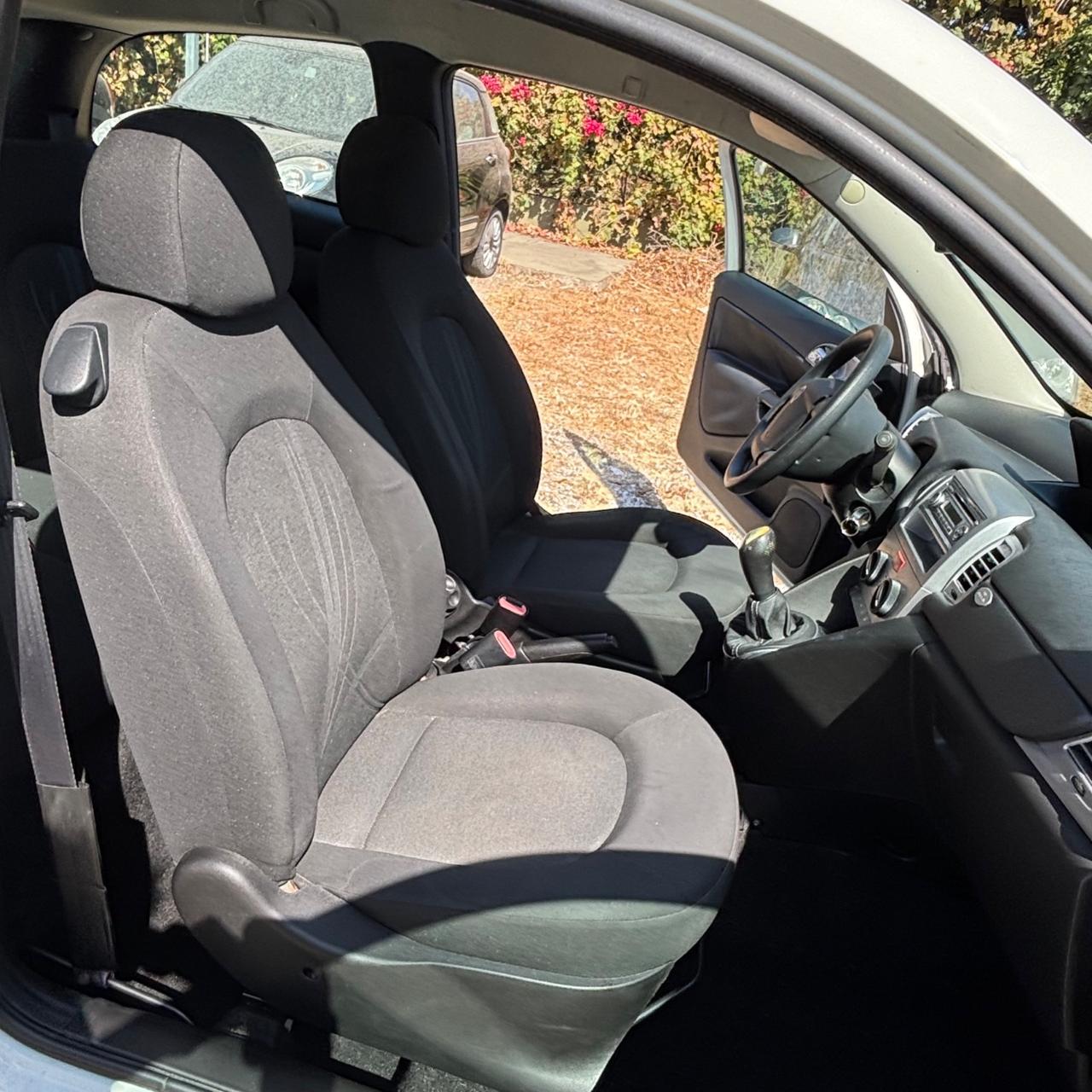 Lancia Ypsilon 1.3 MJT 75 CV Unyca