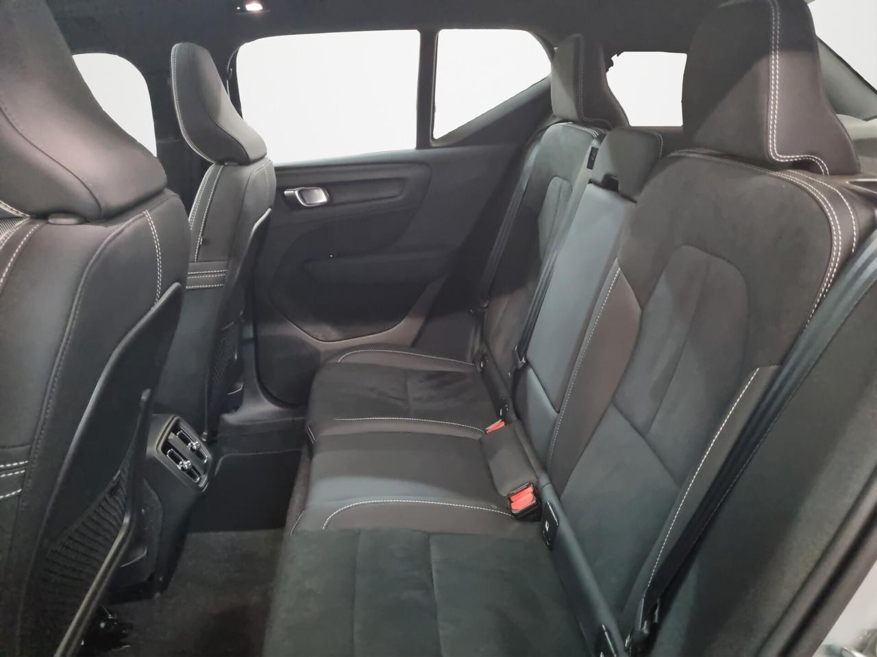 Volvo XC40 B3 automatico Ultimate Dark