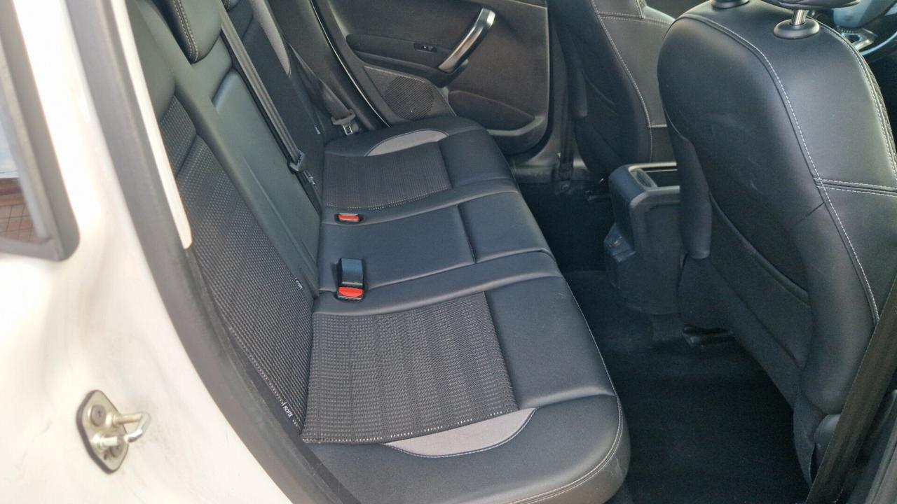 Peugeot 2008 BlueHDi 120 S&S Féline 2015