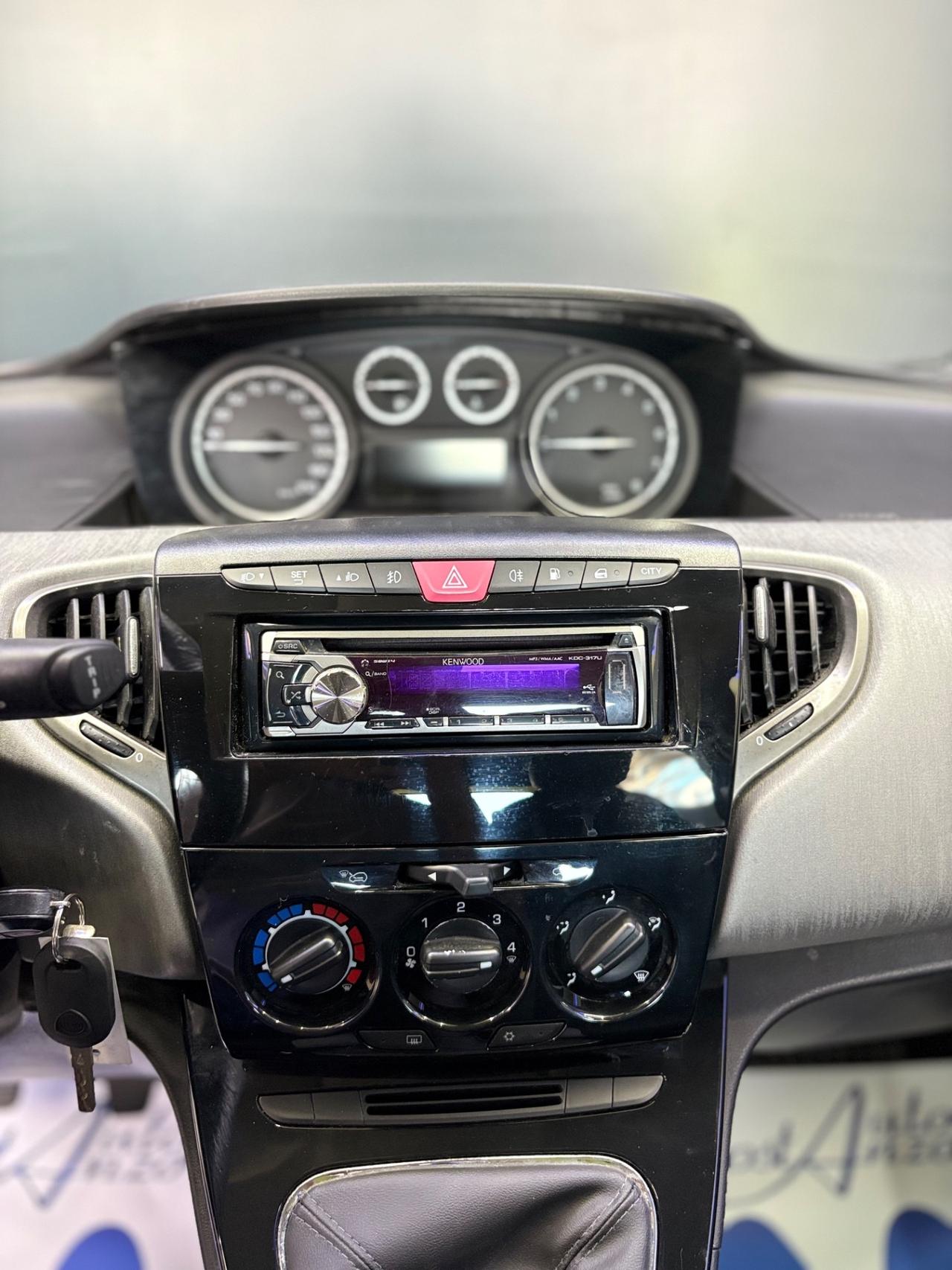 Lancia Ypsilon 1.2 GPL Ecochic Gold 2013