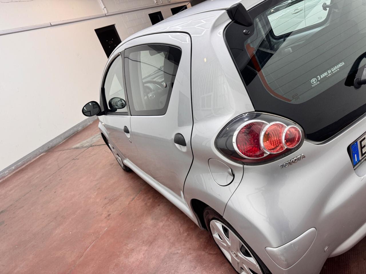 Toyota Aygo 1.0 12V VVT-i 5 porte Deep Ocean Connect