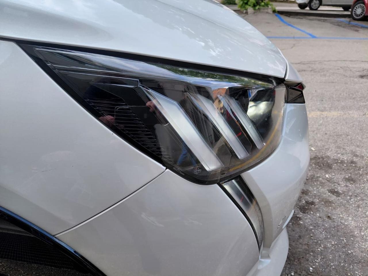 Peugeot 208 GT Line 1.5 Blue HDI 100 #11011