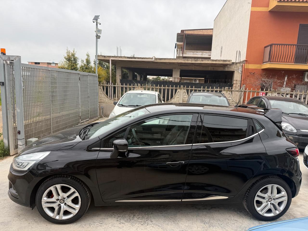 Renault Clio dCi 8V 90 CV EDC 5 porte Moschino Intens