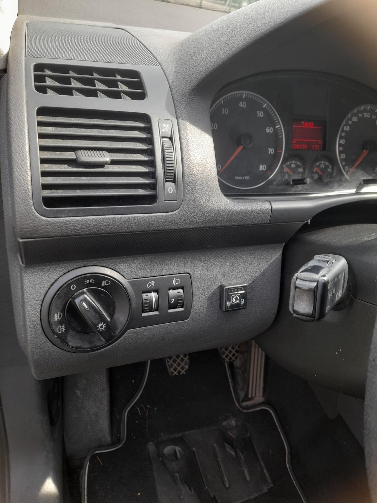 Volkswagen Touran 1.6 GPL