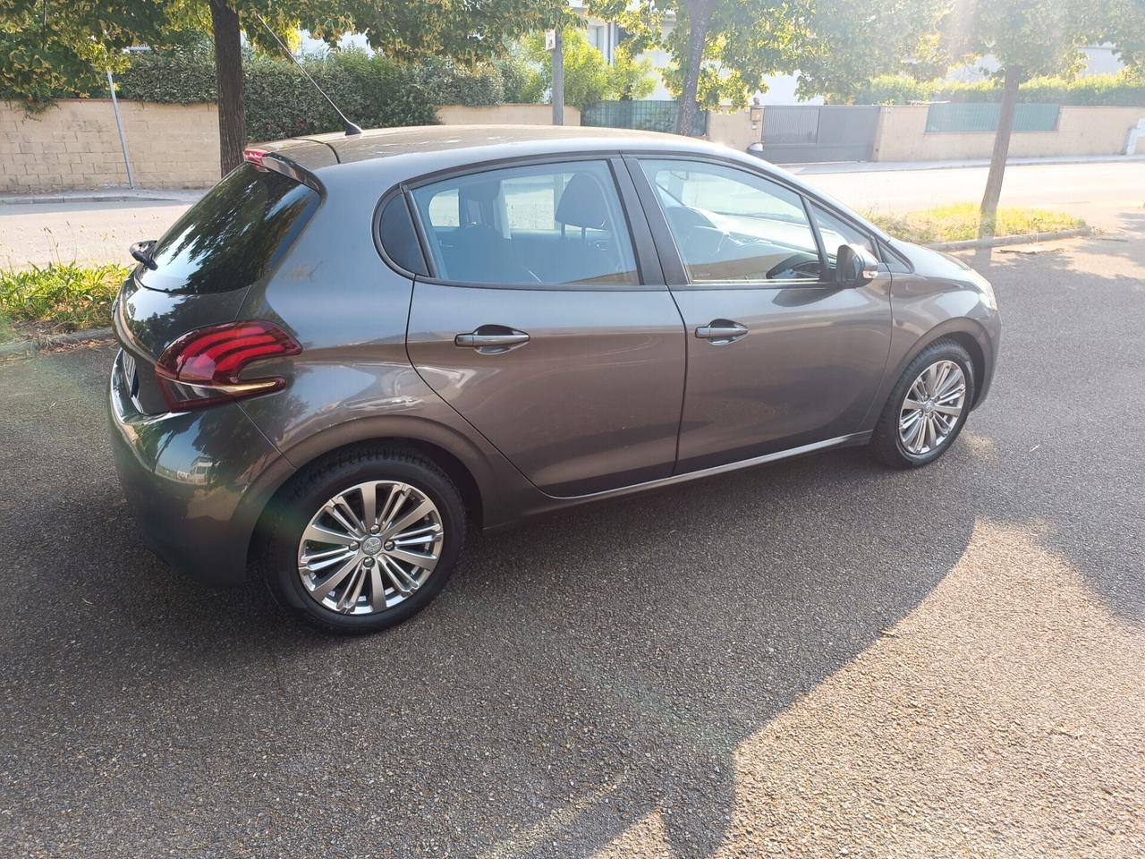 Peugeot 208 1.2 5 porte del 2018 SOLO 102.000 KM
