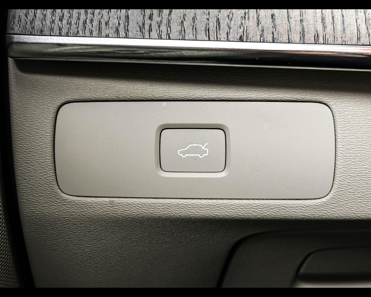 VOLVO XC90 (2014-->) - XC90 B5 (d) AWD automatico 7 posti Plus Bright