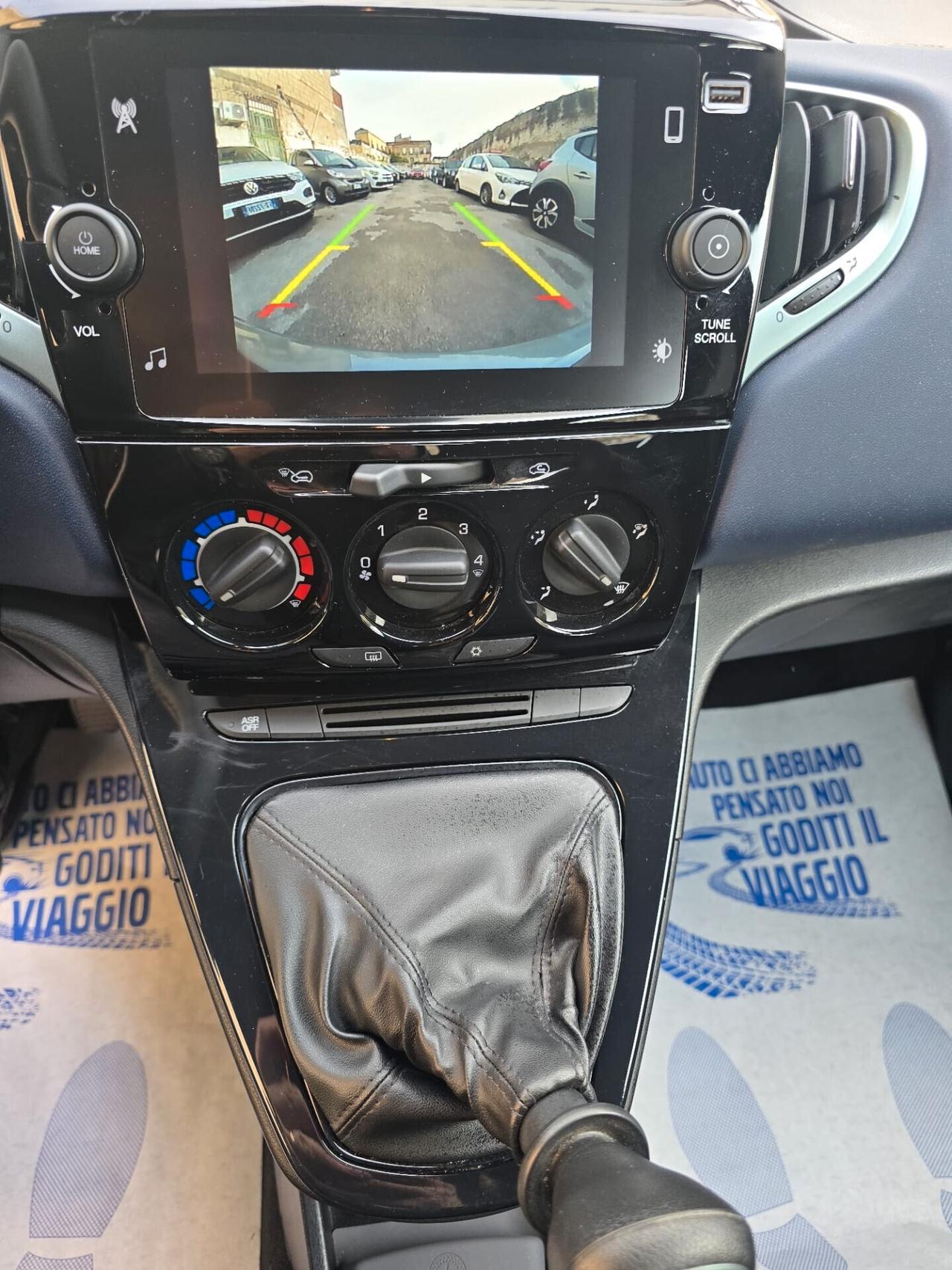 Lancia Ypsilon 1.0 FireFly 5 porte S&S Hybrid Platino