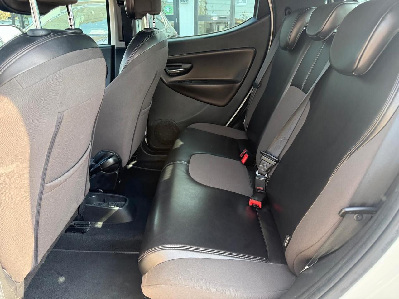 Lancia Ypsilon 0.9 TwinAir 85 CV 5 porte S&S DFN Platinum