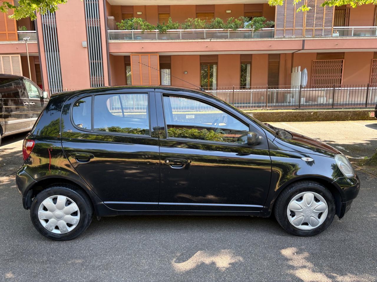 Toyota Yaris 1.0i 16V cat 5 porte Sol