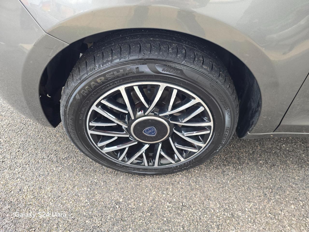 Lancia Ypsilon 1.3 MJT 16V 95 CV 5 porte S&S Silver