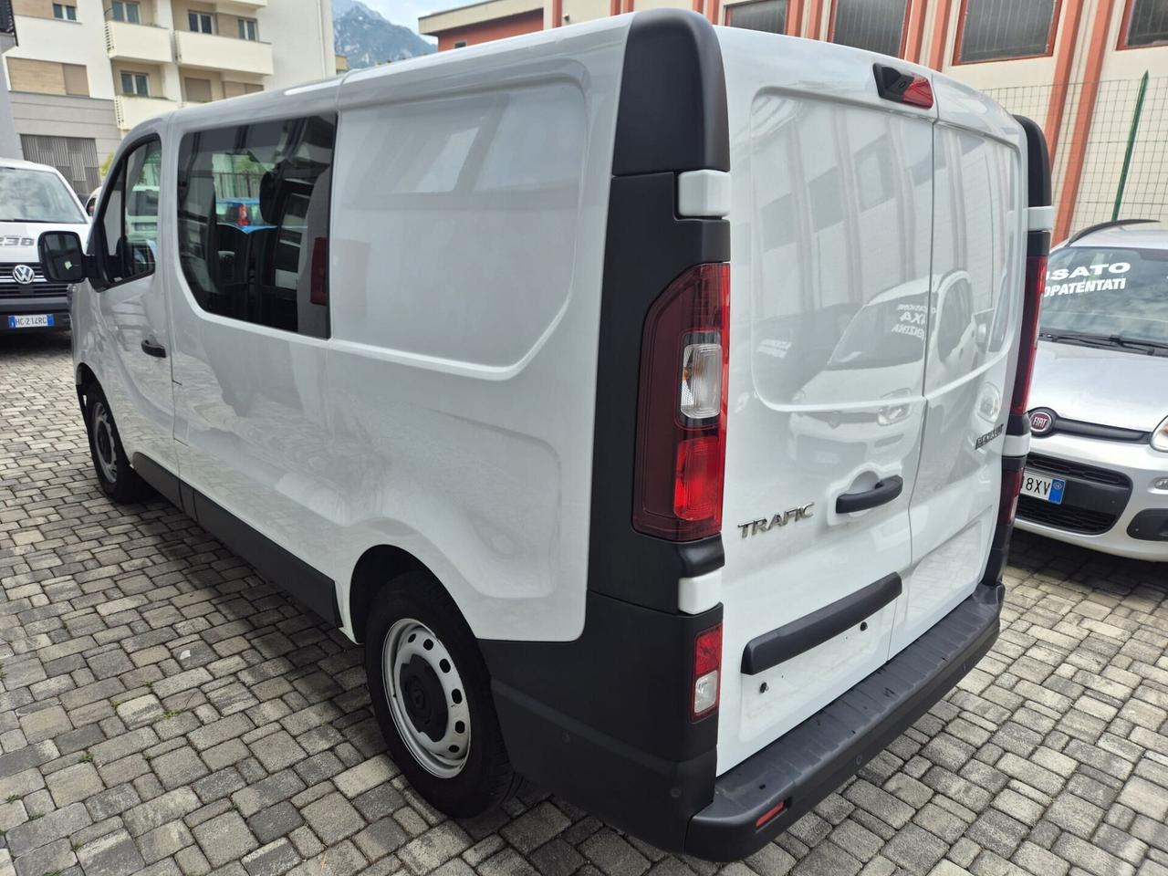 RENAULT TRAFIC 2.0 150 CV CONFORT 2.9T - PC - CAMBIO AUTOM - 6 POSTI