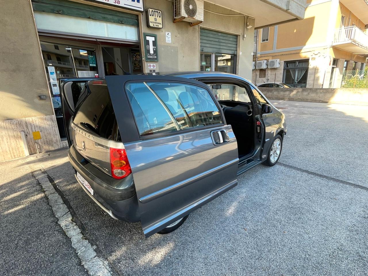 Peugeot 1007 1.4 HDi Happy