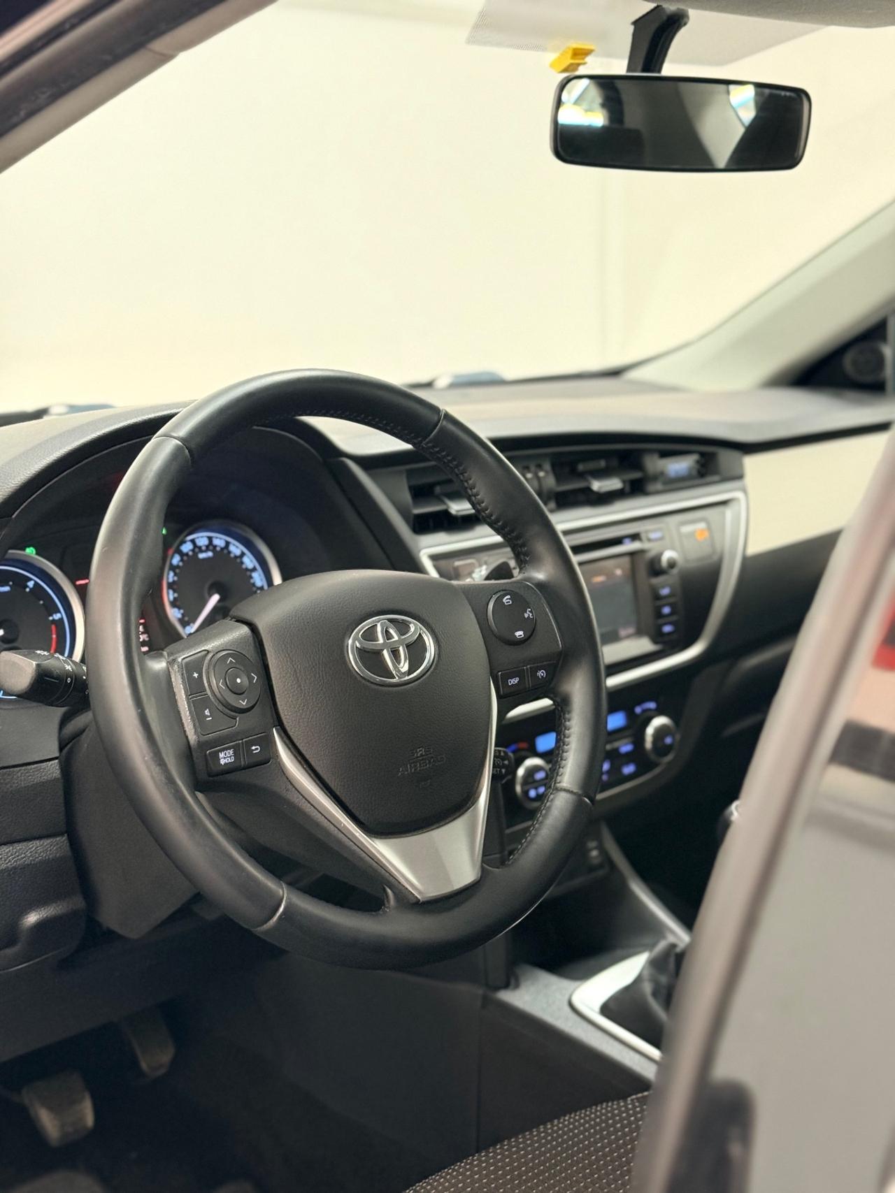 Toyota Auris 2.0 D-4D 124cv 05/2015 Neopatentati Euro 5B