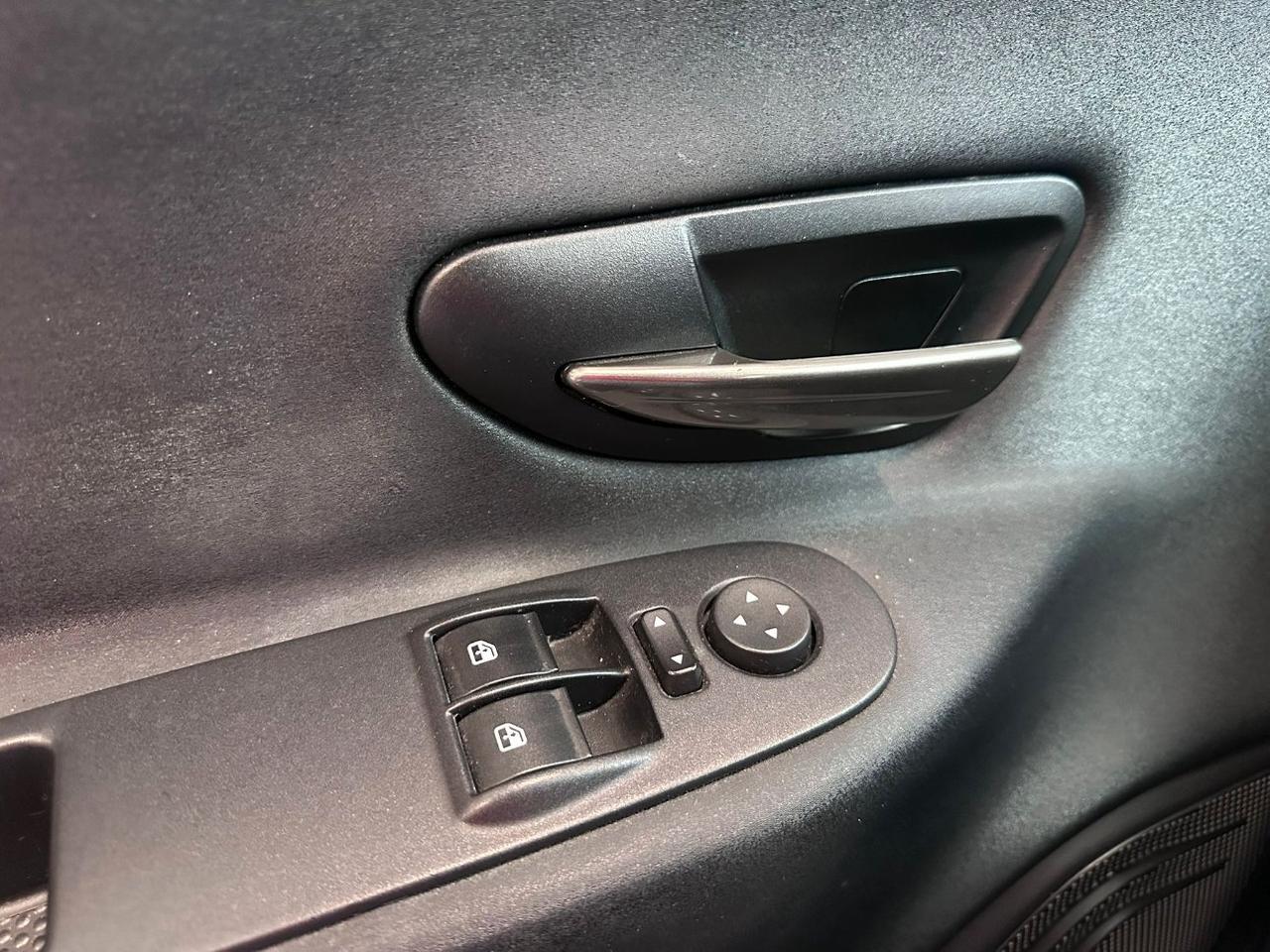 Lancia Ypsilon 5 Porte Ypsilon 1.2 Platinum 69cv my16